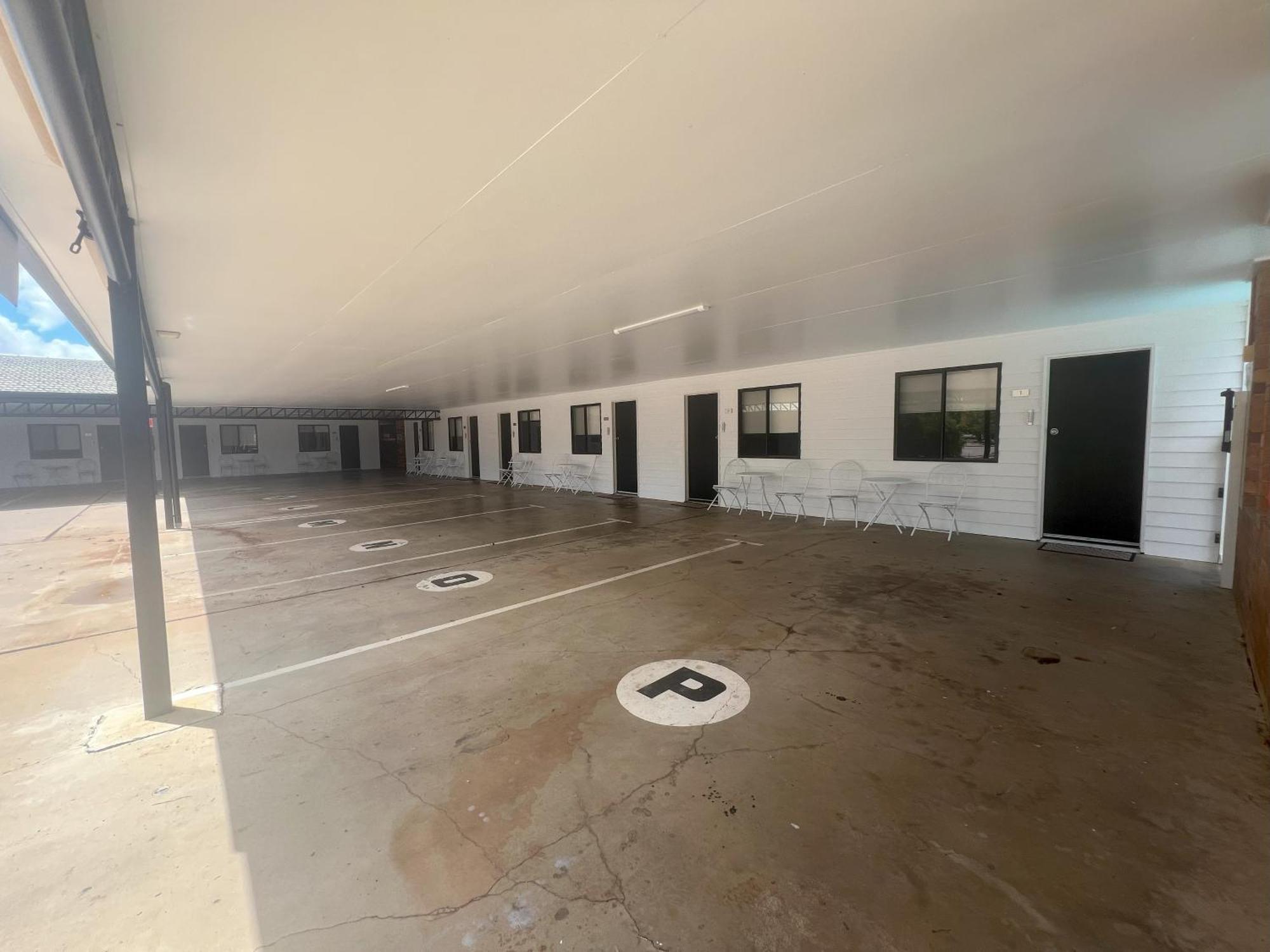 Abajaz Motel-Central-King Bed-Shaded Parking Longreach Exterior photo