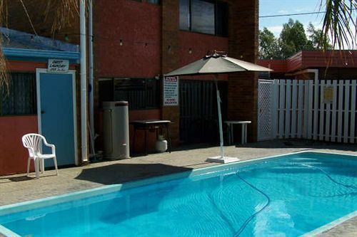 Abajaz Motel-Central-King Bed-Shaded Parking Longreach Exterior photo